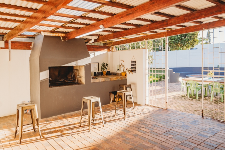 7 Bedroom Property for Sale in Loerie Park Western Cape